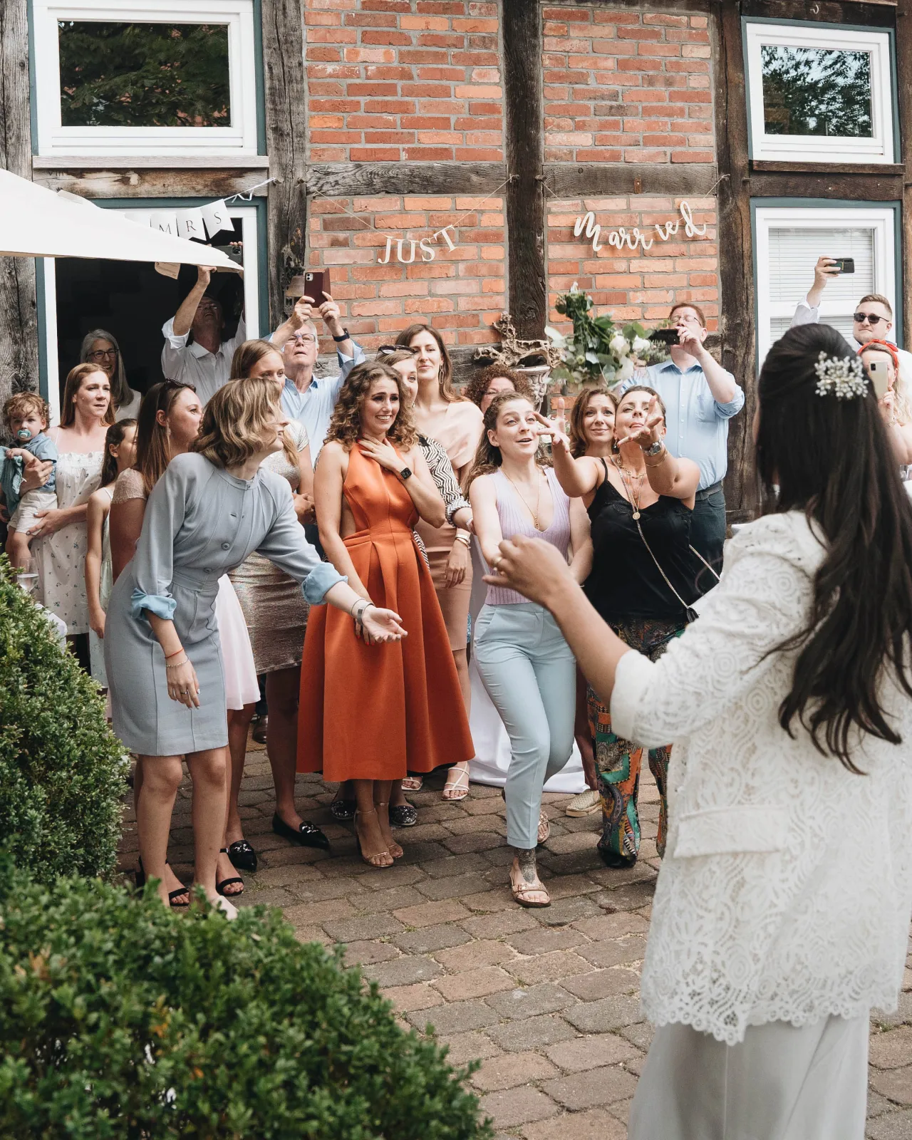 Brautstrauß Wurf Gäste Hochzeitsfeier Hannover